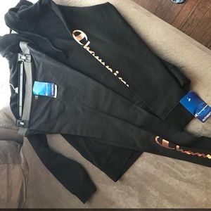 ISO this Champion set 🙏🏾help me